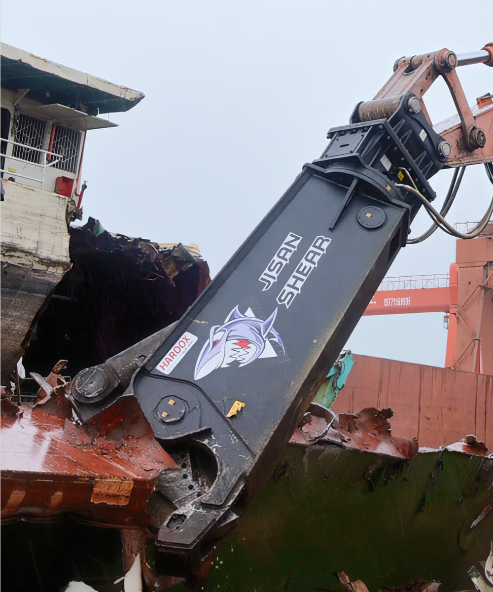 Scrap steel recycling operational workflow and corresponding equipment Scrap steel recycling operational workflow and corresponding equipment: dismantling, crushing, magnetic separation and loading